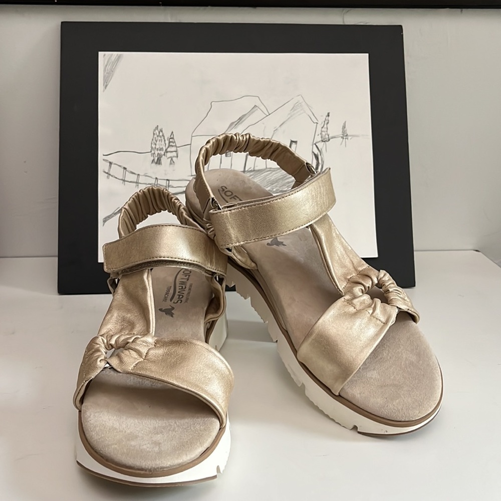 Softwaves Reza Platino (Gold) Platform Sandal Women’s US 9.5